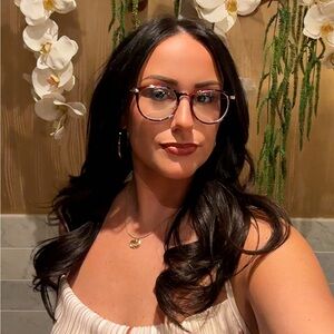 Meet your Posher, DJ